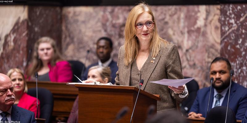 체크카드 사용해야 하는 이유 1: 과소비 방지 및 예산 관리 용이