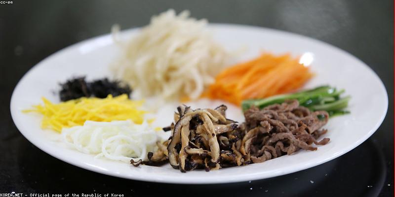 1. 악조건 속에서도 터졌다: 전년 동기 30% 증가한 중동 K-푸드 수출