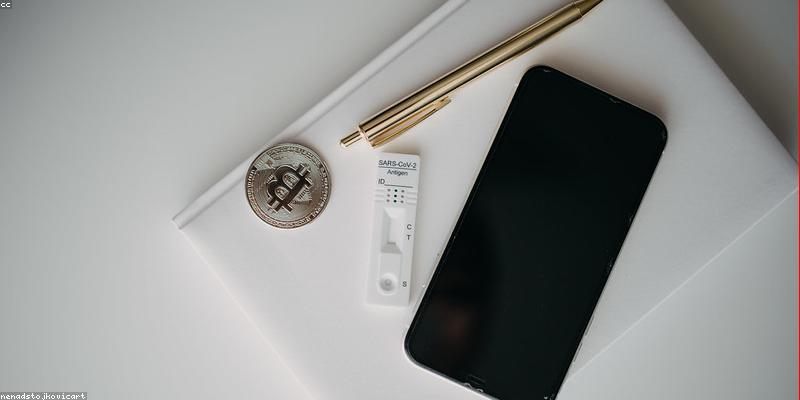 개발 집중력 향상 가젯 Top 3: 소음 제거 헤드폰, 인체공학 키보드, 눈 피로 방지 모니터