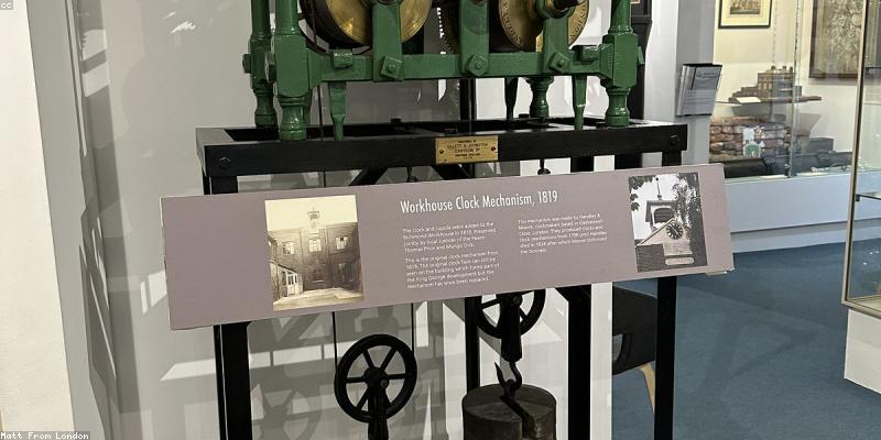 본론 1: 시간을 멈추는 시계의 발견