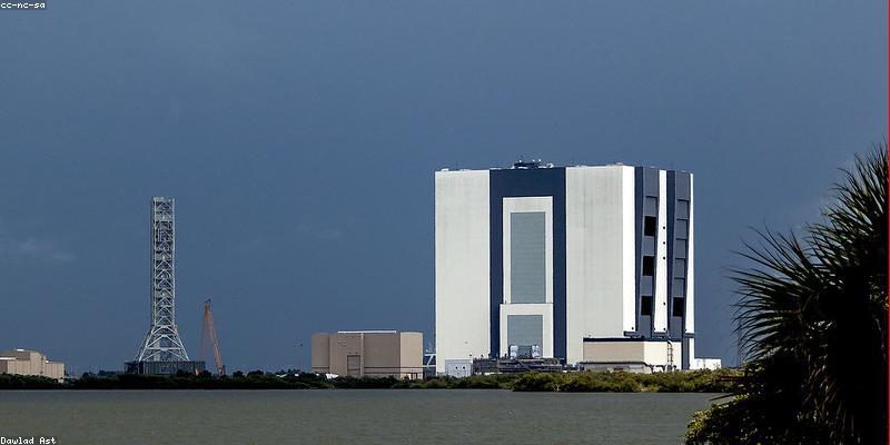 꿀팁 1: 수직 공간 활용 마법! 벽면, 문, 천장까지 200% 활용하는 방법